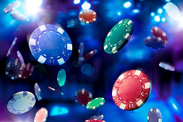 American Roulette wheel display showing 38 numbered slots and multi-angle dealer view