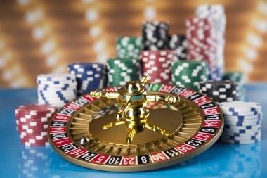 kadoslot app interface showing slot tournaments and live-dealer options